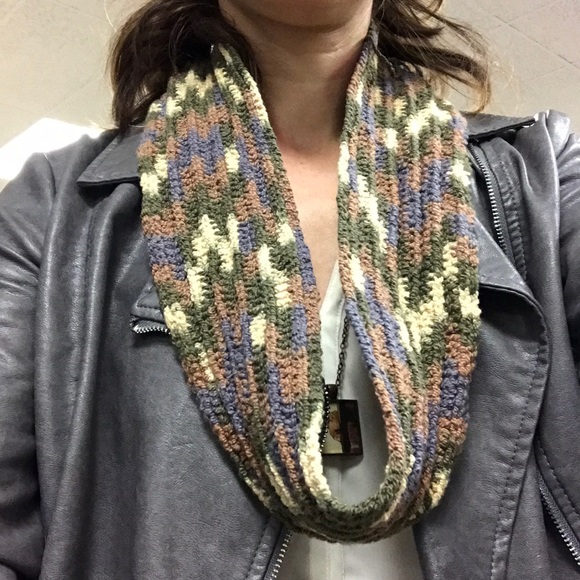 NWOT Handmade Multicolored infinity scarf - Picture 4 of 8